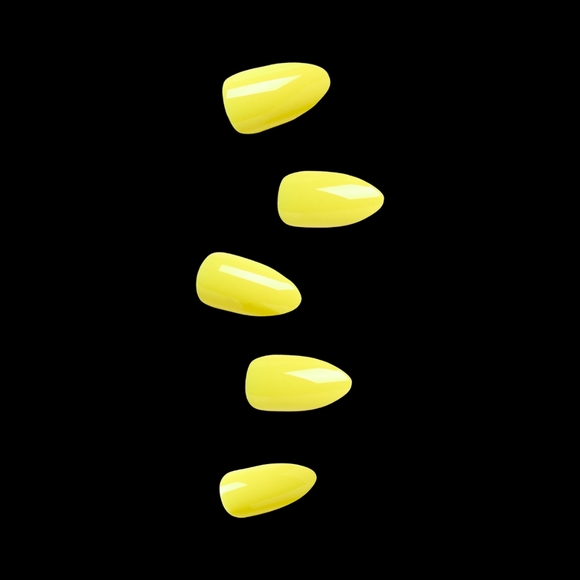 💛 KISS Salon Color Acrylic Nails 💛 - Picture 7 of 13